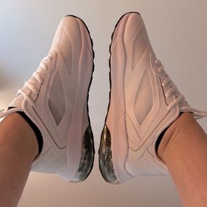 COPY - GUC! WHITE FABLETICS TENNIES WITH GOLD LINES!